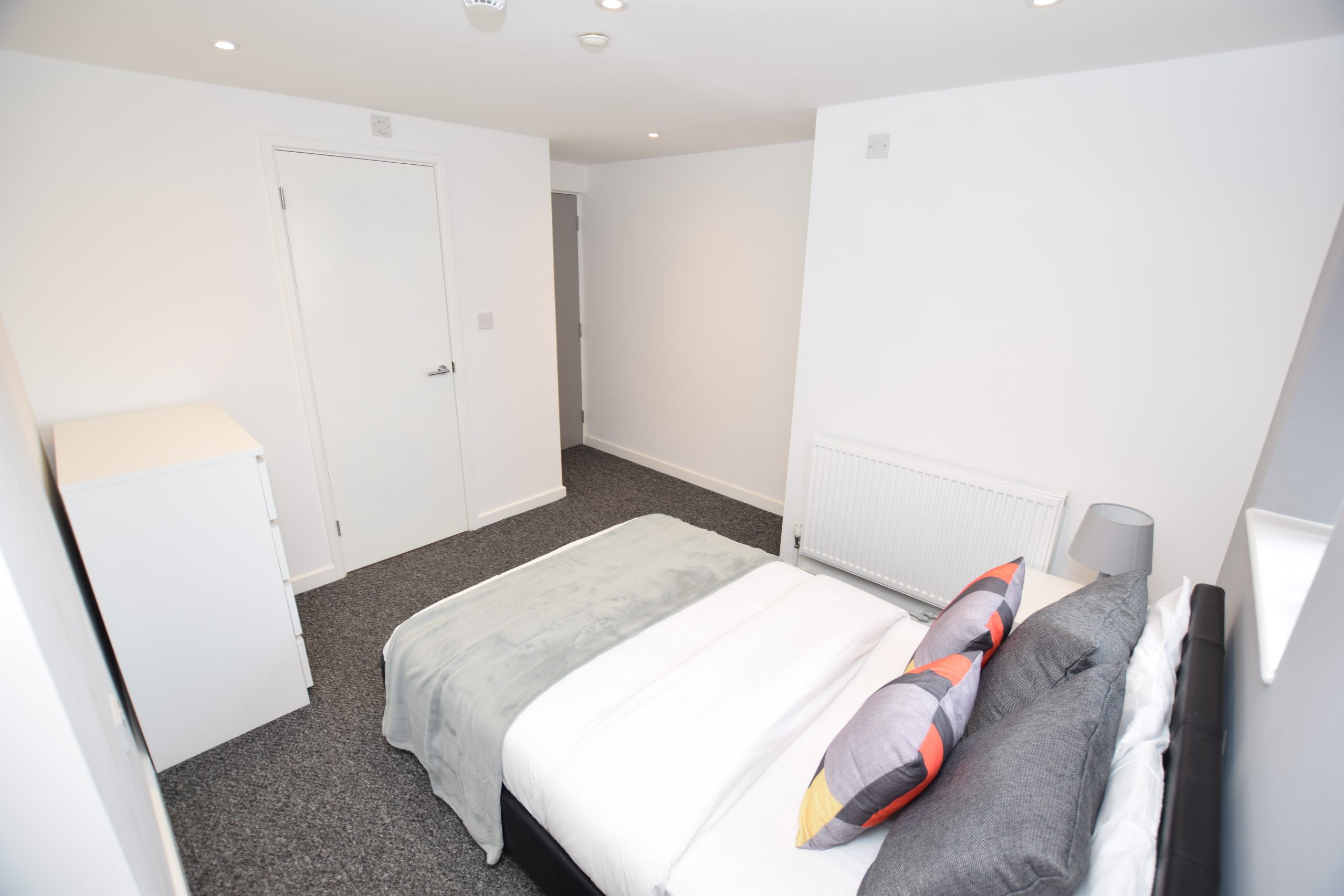 Spacious Ensuite Room Available Now – DY9