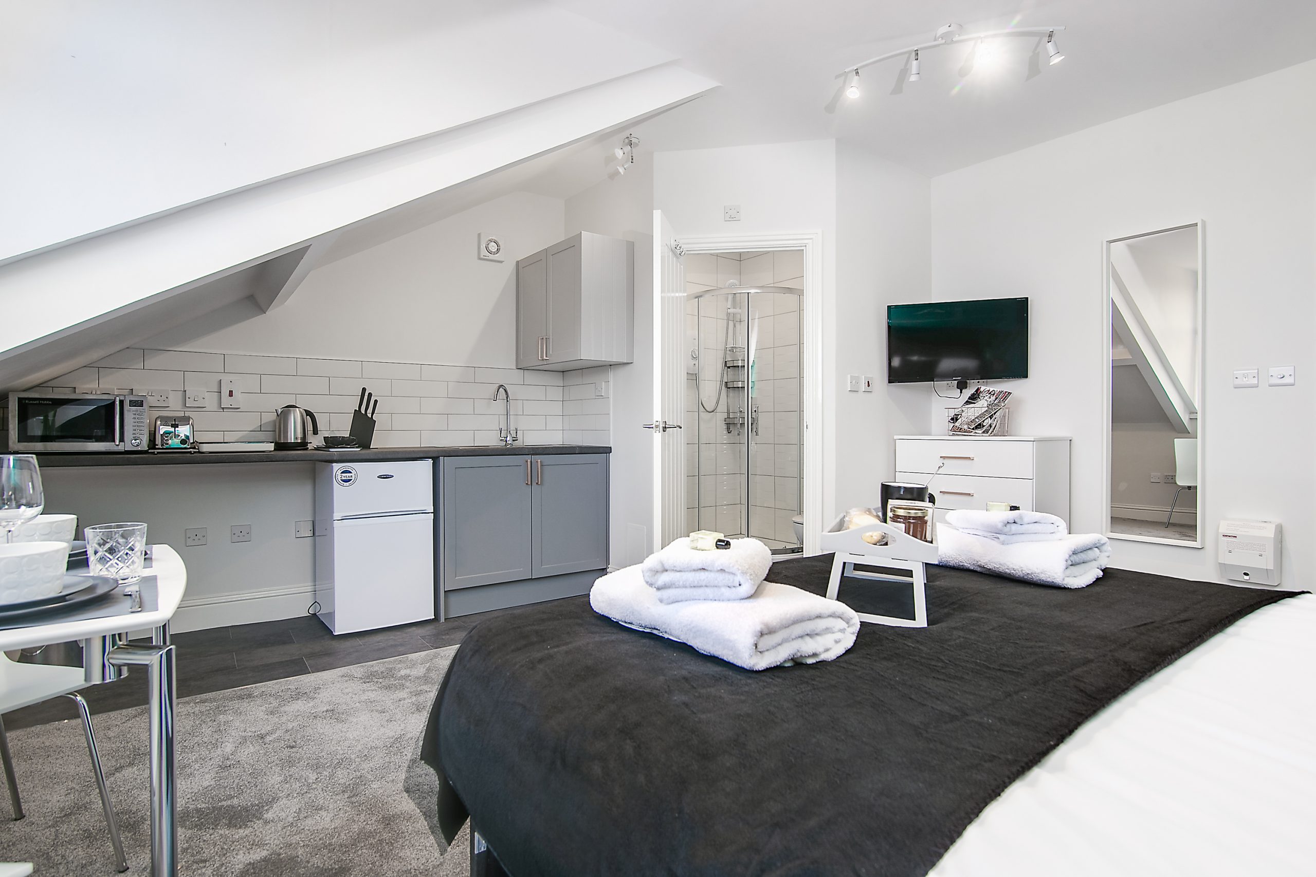OFFER: £370 OFF ONLY FOR THE 1ST MONTH, Celeb Style Living Studio Room
