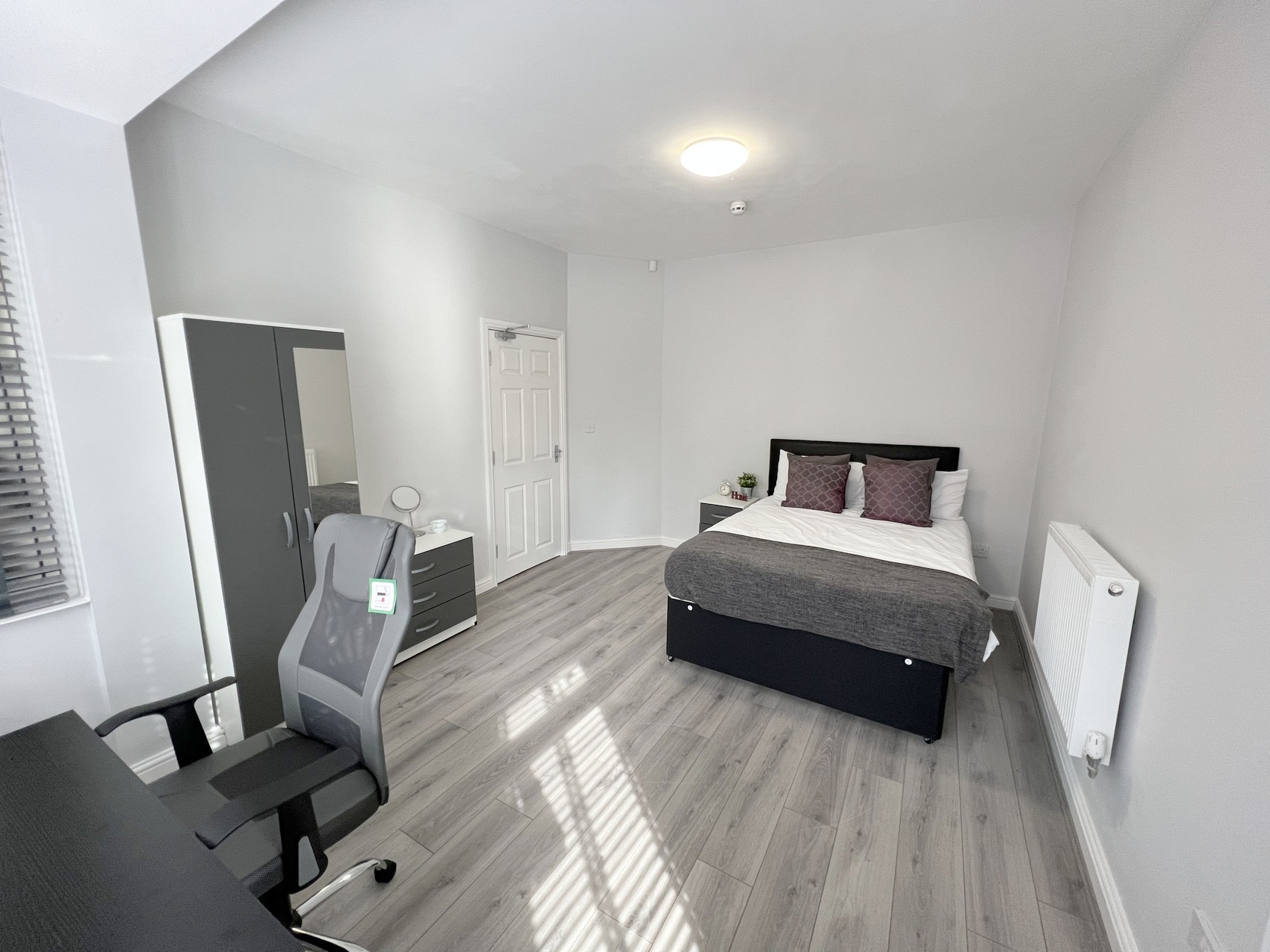 Luxurious Brand NEW Rooms Near Moseley Village! – Room 1