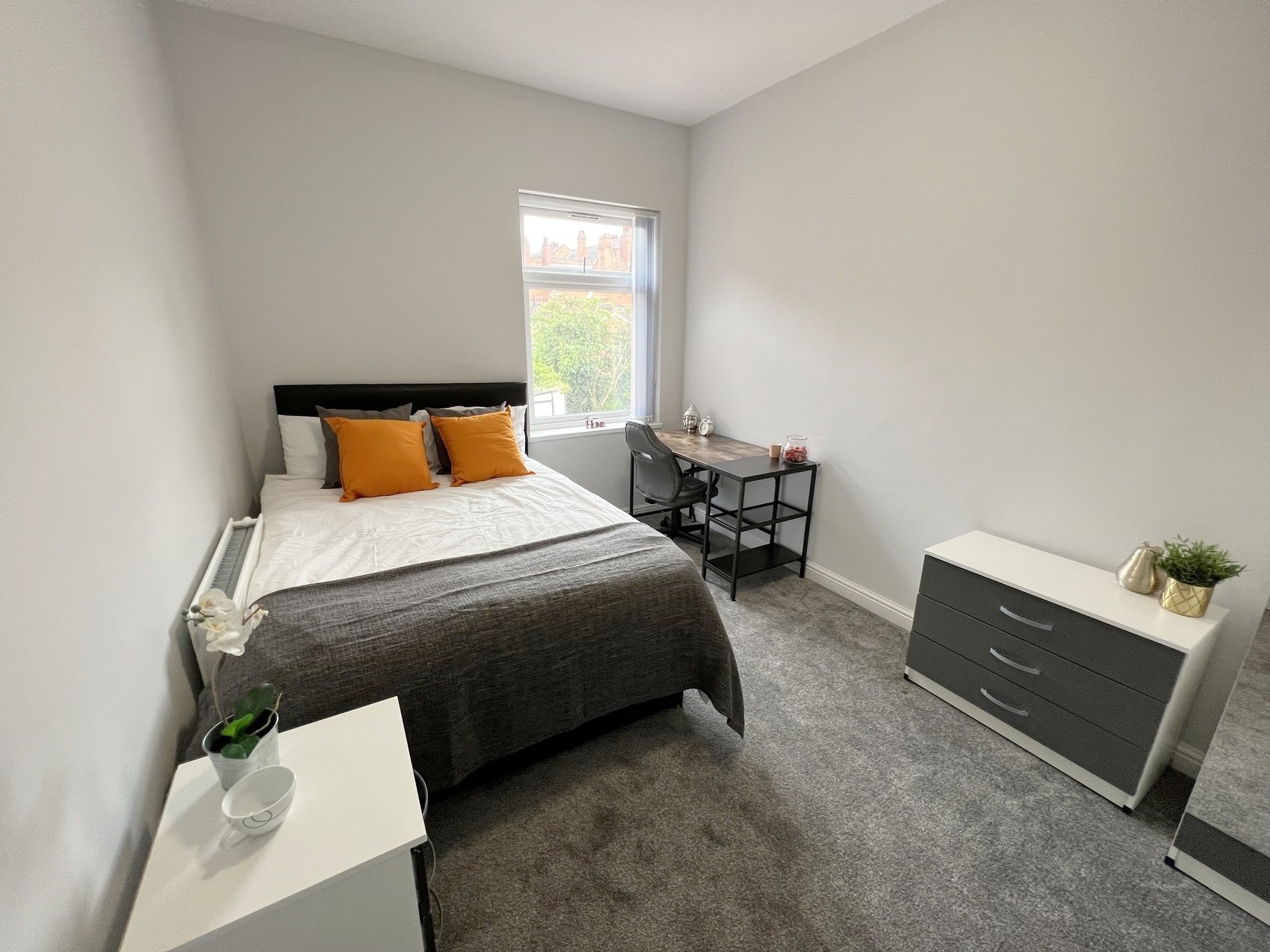 Luxurious Brand NEW Rooms Near Moseley Village! – Room 4