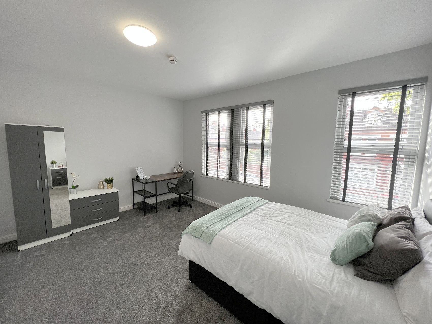 Luxurious Brand NEW Rooms Near Moseley Village! – Room 5