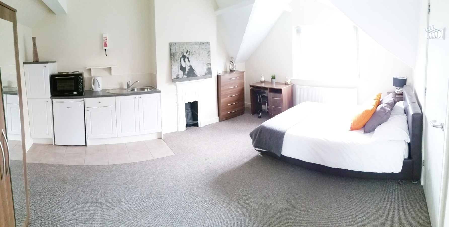 Spacious Rooms Available B24