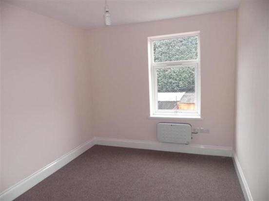 Lovely spacious 2 bedroom flat in Dudley DY2